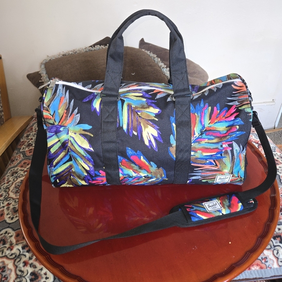 Herschel Novel Mid Volume Duffle Bag Removeable Strap Painted Multi Floral - Picture 1 of 11